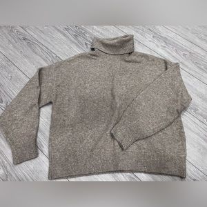 Turtle neck knit sweater